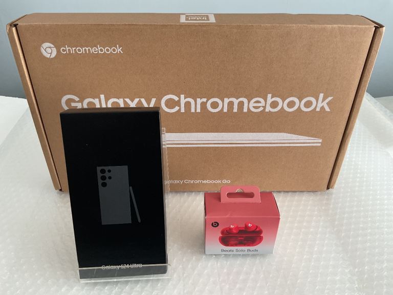 Samsung Galaxy S24 Ultra Smartphone Dual SIM, 256GB, Titanium Black, 12GB RAM, Unlocked Bundle 