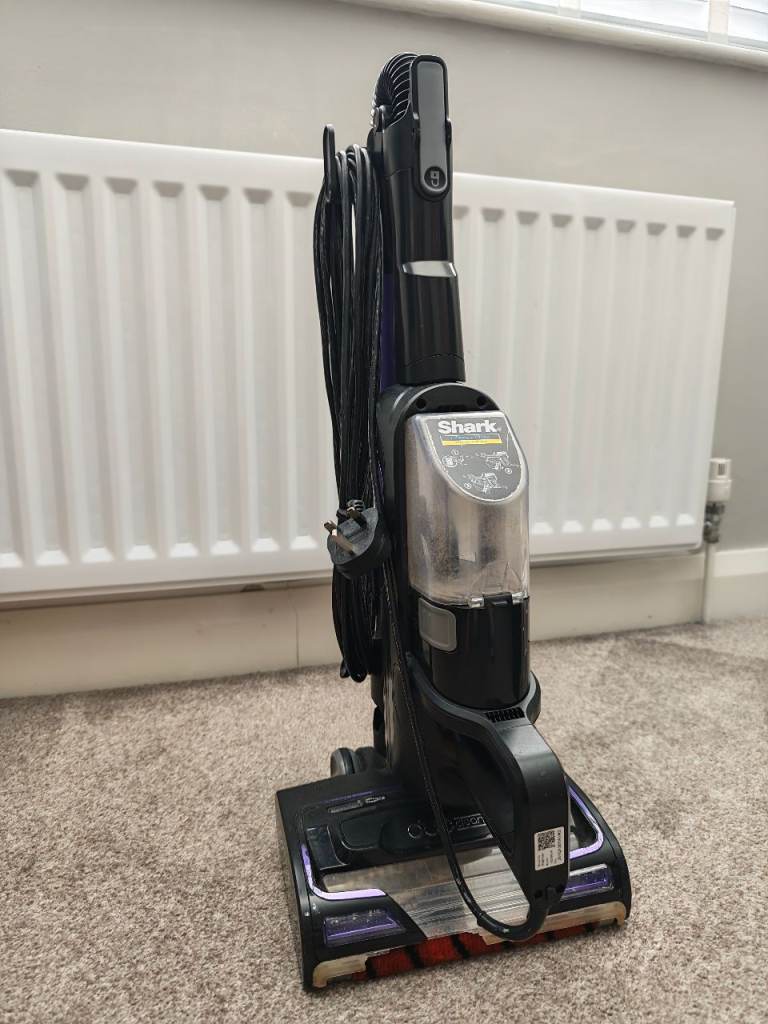 Shark Duo clean wired hoover