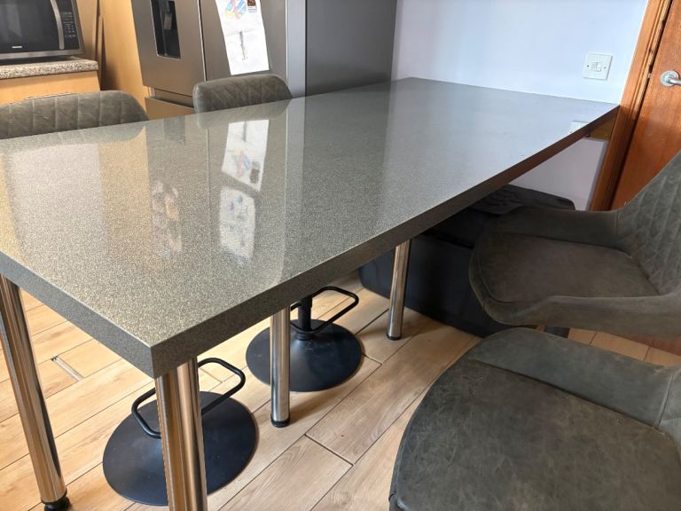 Breakfast Bar, 4 legs and 4 Chairs