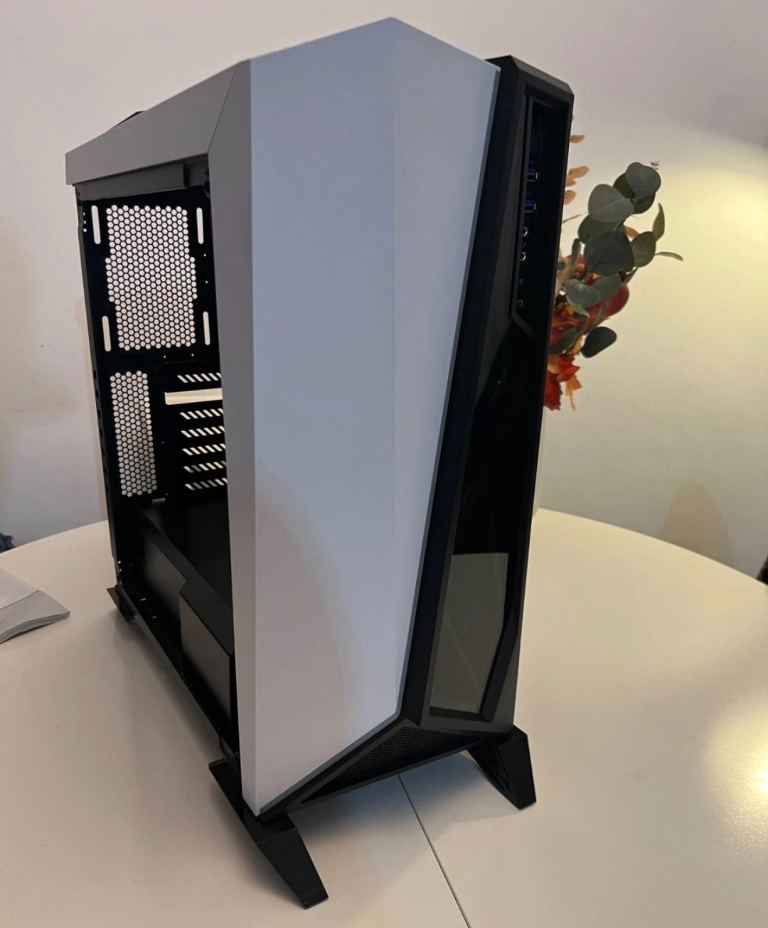 Corsair Carbide SPEC-OMEGA RGB Mid-Tower ATX Gaming Case – White & Water Cooler 