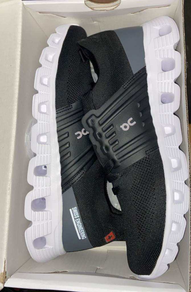 Mens New On CloudsX4  Size 10
