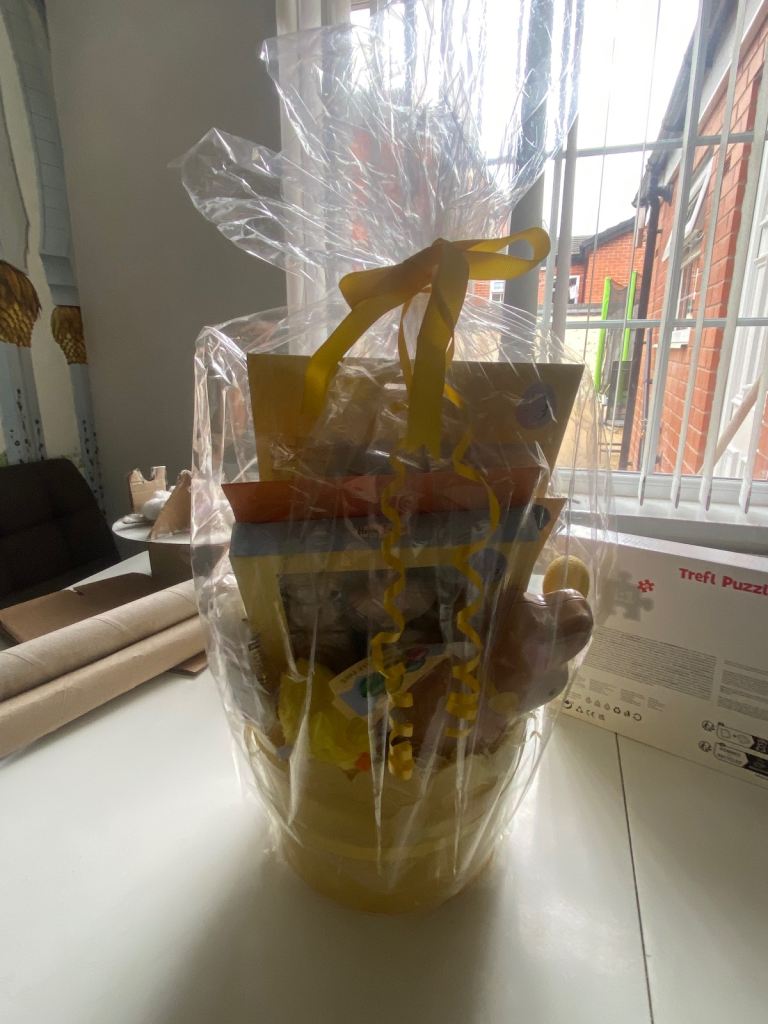 Easter basket hamper 