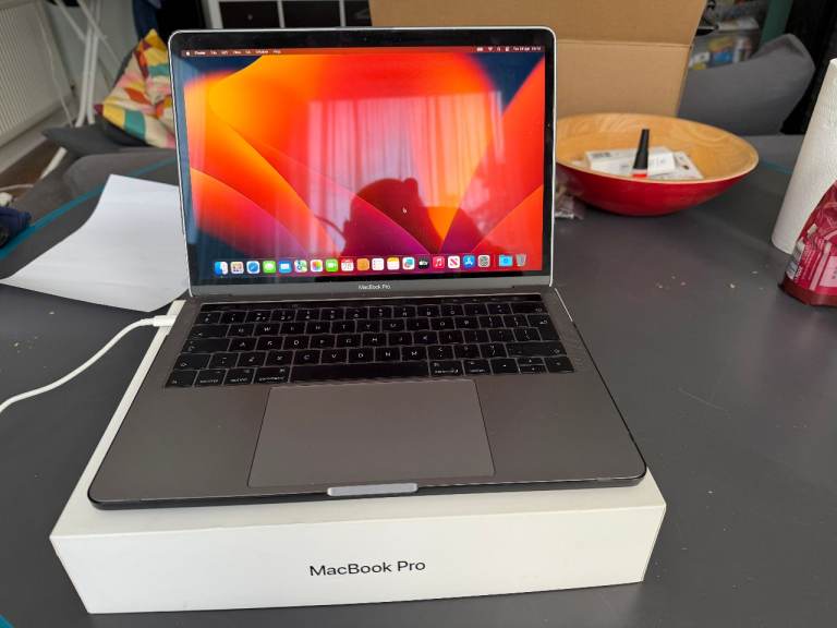 MacBook Pro 13 inch Touchbar 2017 Model A1706/Space Gray/3.1GHz/8GB/256GB/
