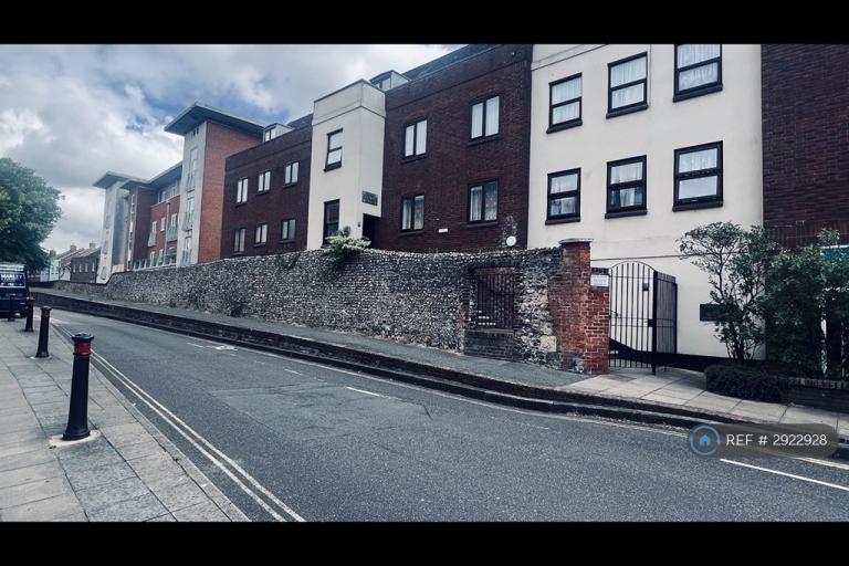 2 bedroom flat in Sharp Garland House, Chichester, PO19 (2 bed) (#2922928)