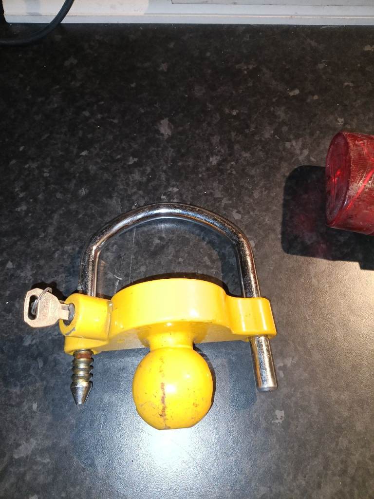 Trailer hitch lock