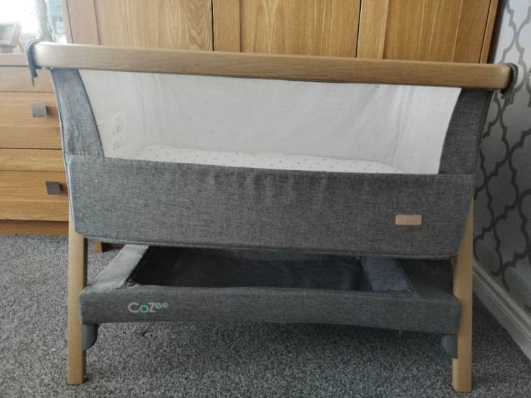 Tutti bambini CoZee Bedside crib, including storage bag, mattress and 2 covers