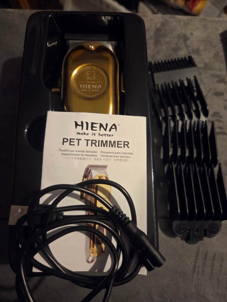 New Pet Grooming Kit with Trimmer, Scissors, Brush and Grooming Arm