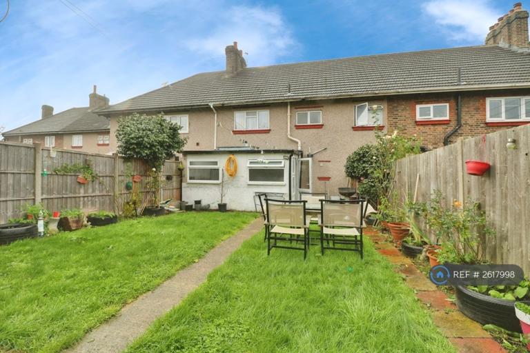 4 bedroom house in Whatley Avenue, London, SW20 (4 bed) (#2617998)