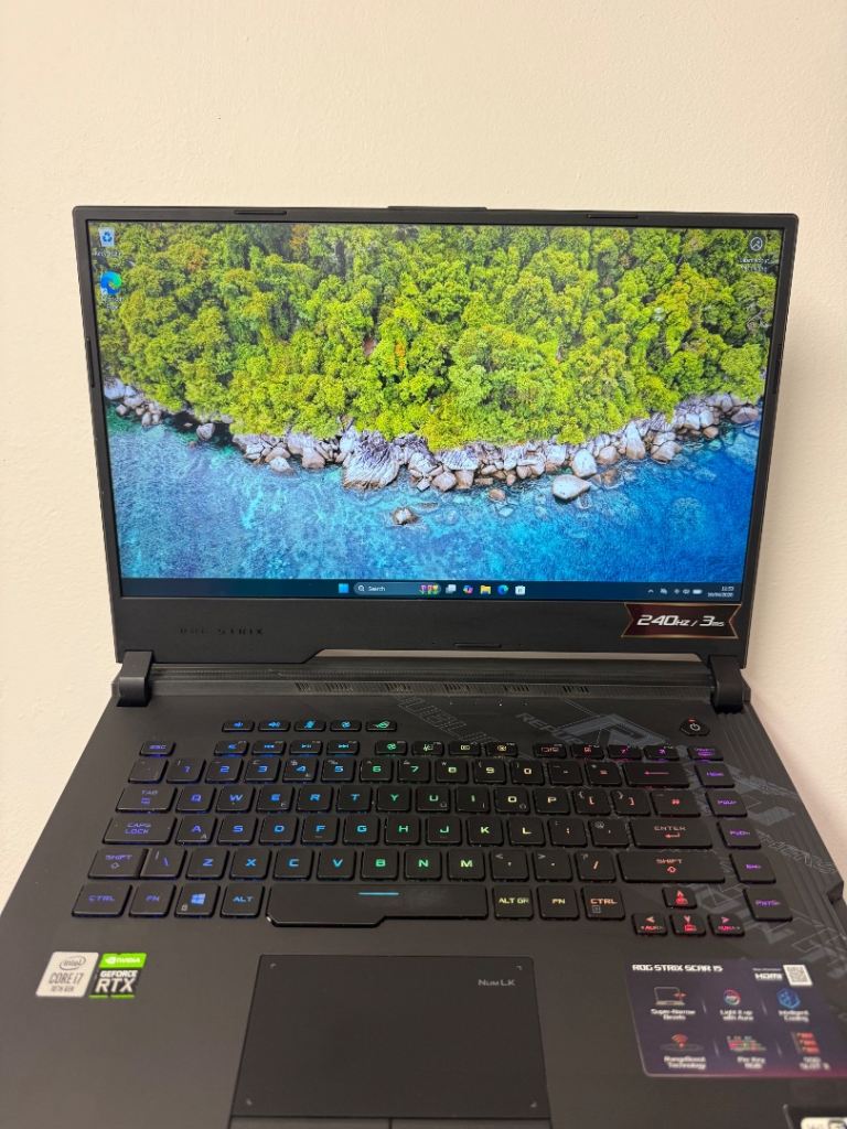 ASUS ROG STRIX SCAR 15 240HZ 15.6” intel i7-10875H 32GB 512GB SSD NVIDIA RTX 2070 Gaming Laptop