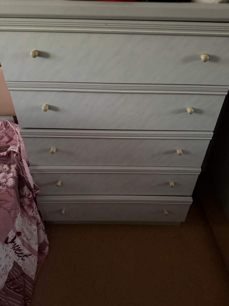White/Grey Wooden Chest of Drawers with 5 Drawers