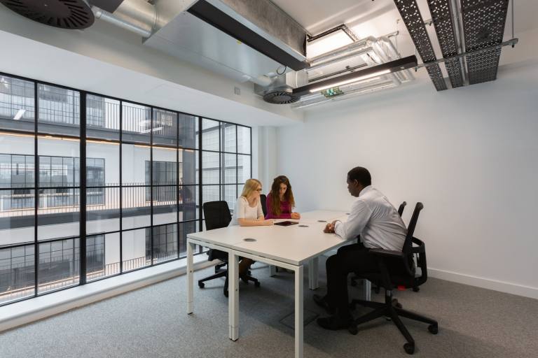 London - EC1Y 1AA \ All-Inclusive Small Serviced Office for Rent