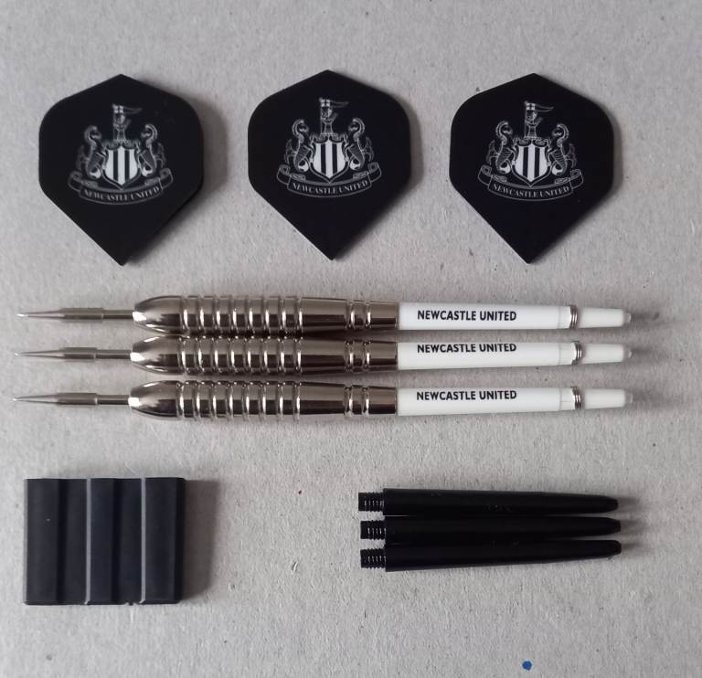 Newcastle United Dart Set Official Flights,Stems ,Toon Mags Set Of Darts 