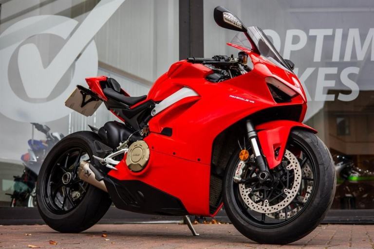 Ducati Panigale V4 AKRO EXHAUSTS ! CARBON ! STUNNING