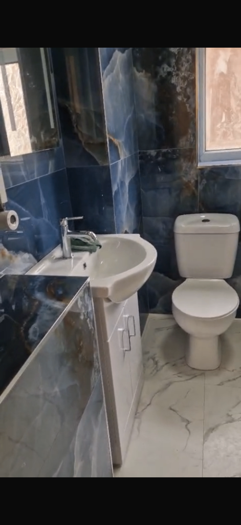 2 Bed flat newly decorated 