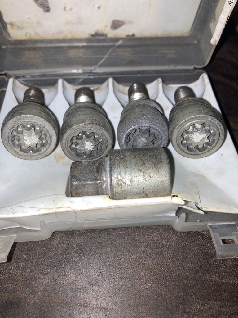 image for Alloy locking wheel nuts 