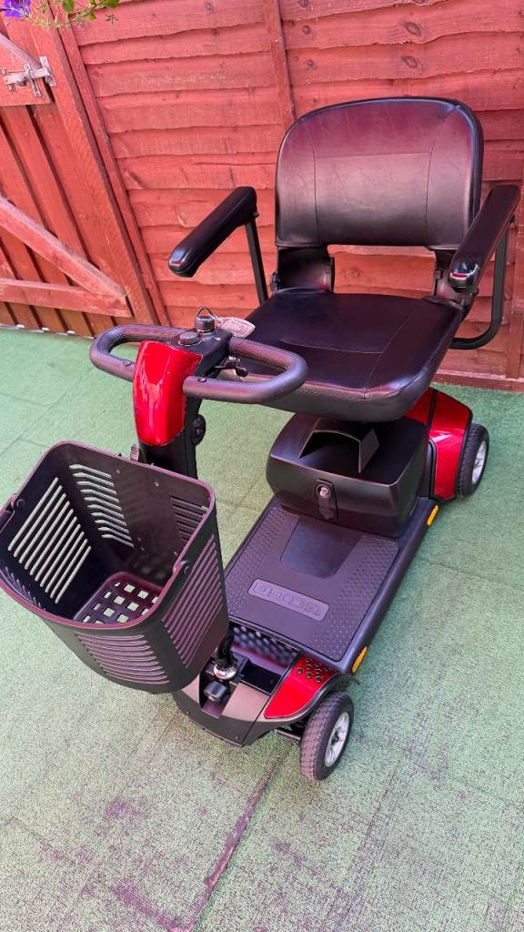 Go-Go ELite traveller® LX Mobility Scooter. Comes Apart. 4mph Pavement Boot. Delivery possible.