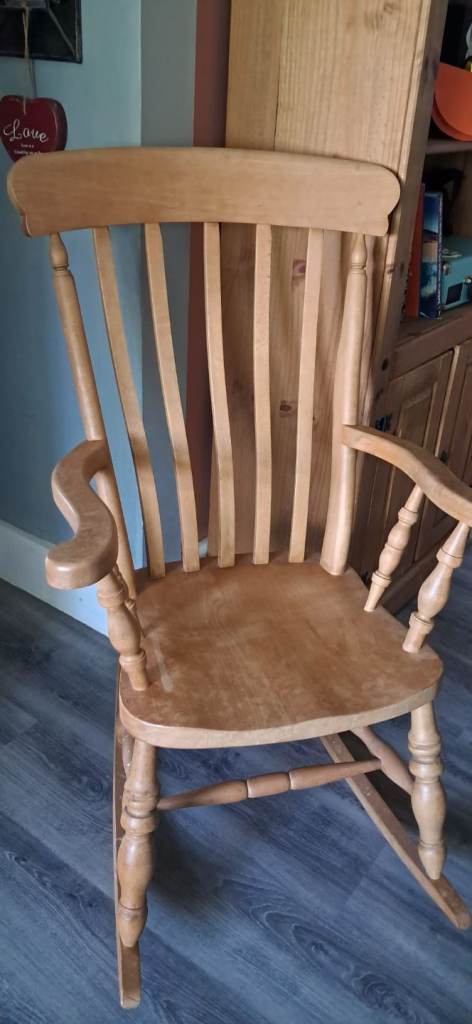 Traditional Wooden Rocking Chair – Good Condition