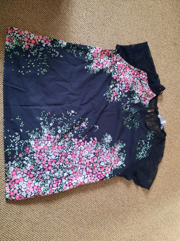 Ladies size 16 clothes.