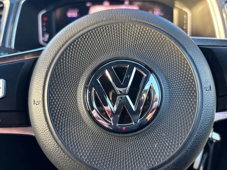 2019 Volkswagen T-Roc 2.0 TDI R-Line 5dr Hatchback DIESEL Manual