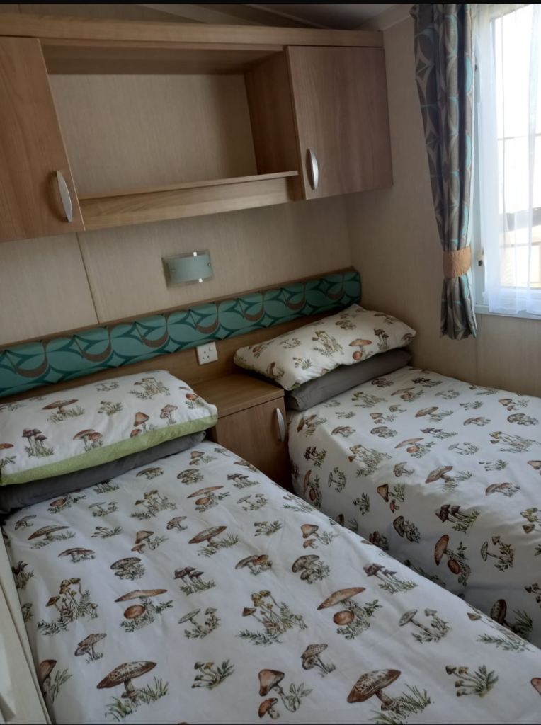 CARAVAN FOR HIRE PET FRIENDLY HAVEN CAISTER ON SEA GREAT YARMOUTH NORFOLK