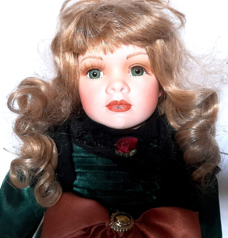 LEONARDO DOLL - GREEN SATIN DRESS - PORCELAIN - 43 cm