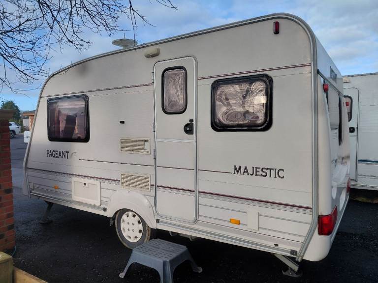 2002 Bailey Pageant Majestic is a 2-berth, lightweight, and compact touring caravan