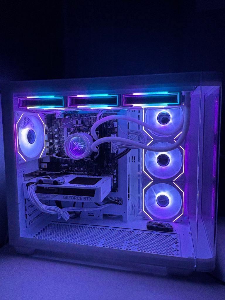 White RGB Gaming PC – RTX 5060 8GB – Ryzen 5 8400F – 16GB DDR5 – 360mm AIO