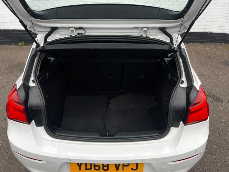 2018 BMW 1 Series 116d SE Business 5dr [Nav/Servotronic] HATCHBACK DIESEL Manual