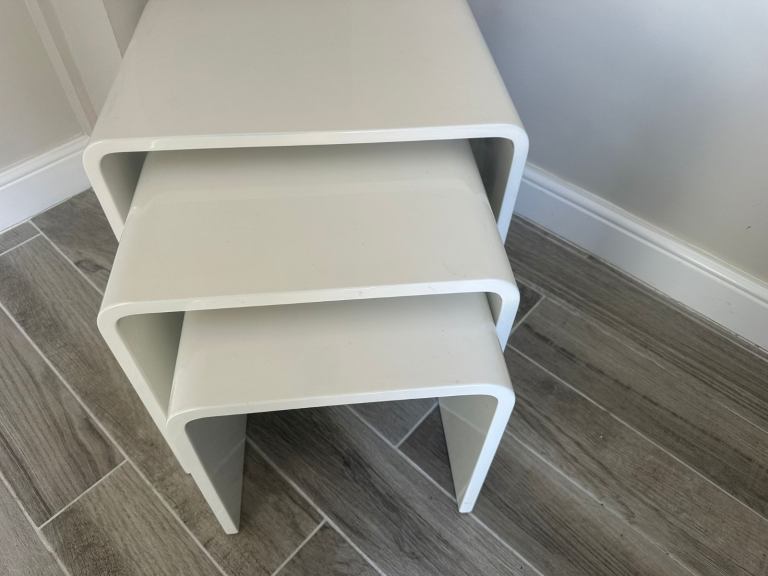 Nest of 3 white gloss tables