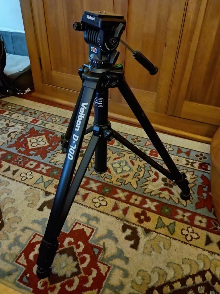 ( like new ) Velbon D-700 camera stand tripod Canon Nikon Sony Fuji Leica