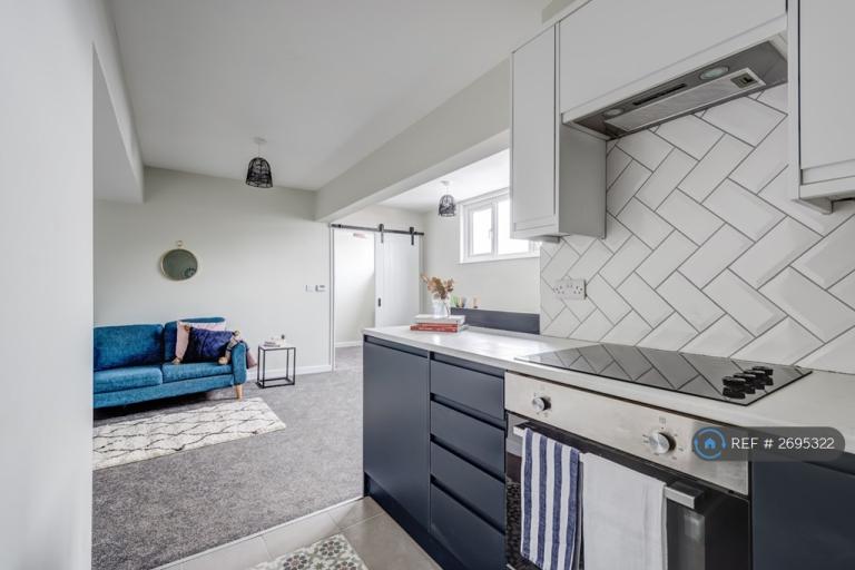 1 bedroom flat in Wynyard Road, Sheffield, S6 (1 bed) (#2695322)