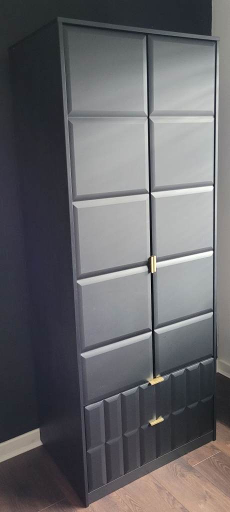 Wardrobe £50
