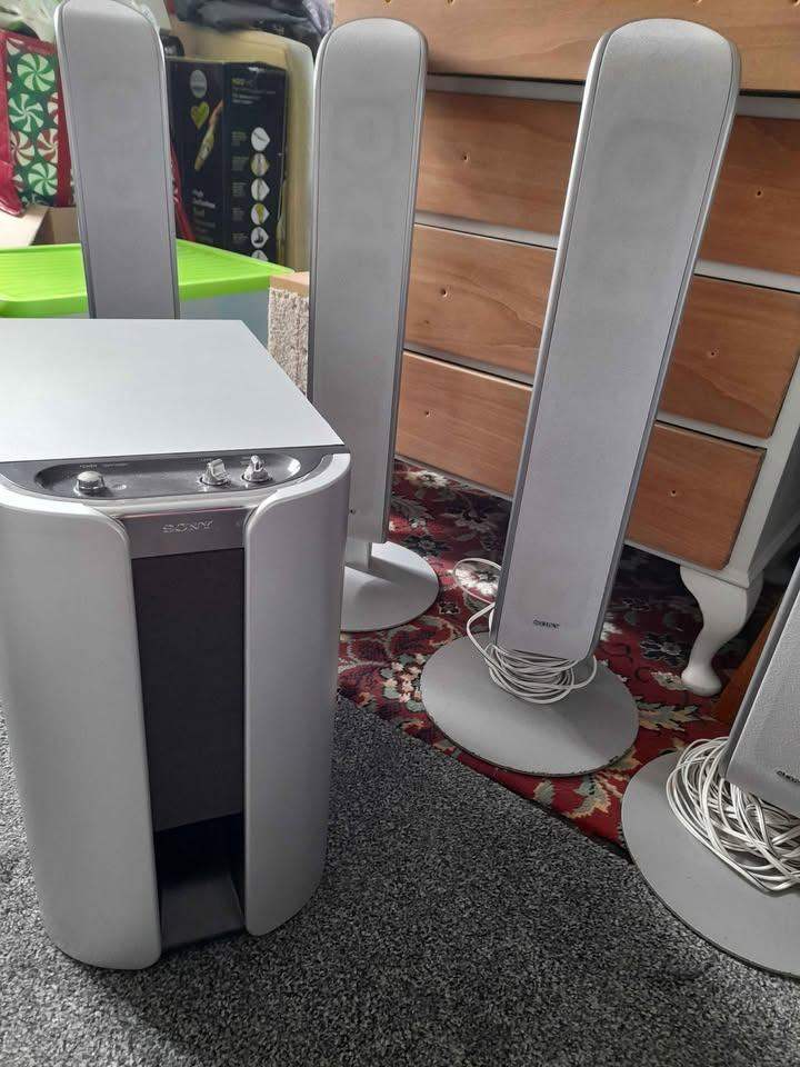 Sony subwoofer model SA-WS8, with 4 tall speakers 