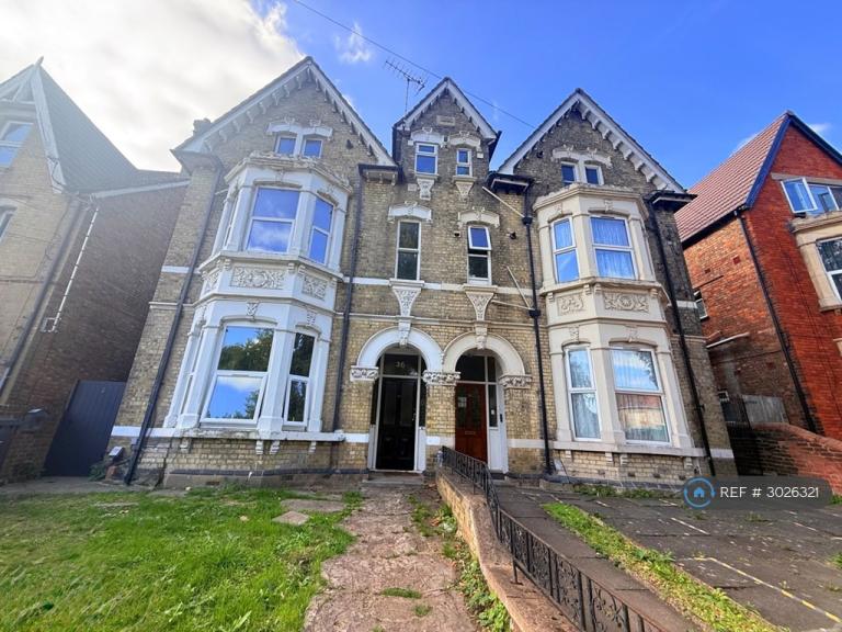 2 bedroom flat in Clapham Road, Bedford, MK41 (2 bed) (#3026321)