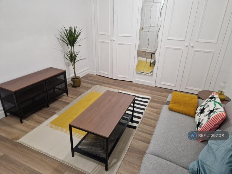 2 bedroom flat in West Nicolson Street, Edinburgh, EH8 (2 bed) (#2971071)