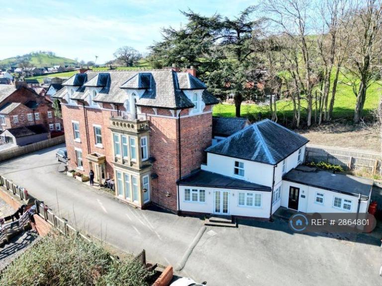 1 bedroom flat in Vyrnwy House, Llansanffraid, SY22 (1 bed) (#2864801)