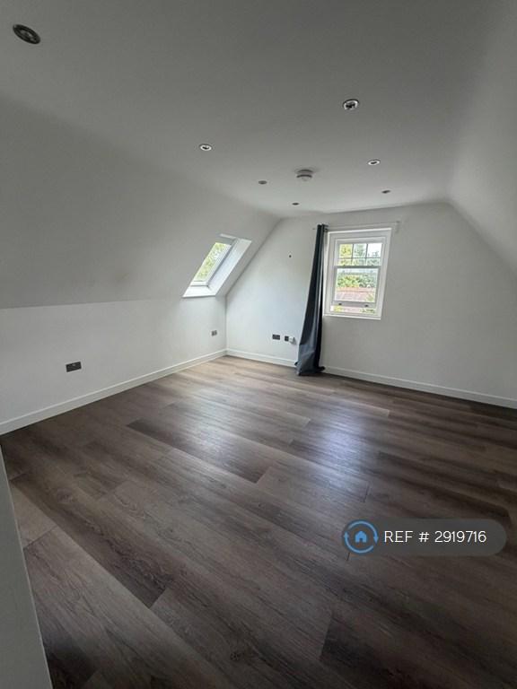 1 bedroom flat in Redcliffe House, London, SW16 (1 bed) (#2919716)