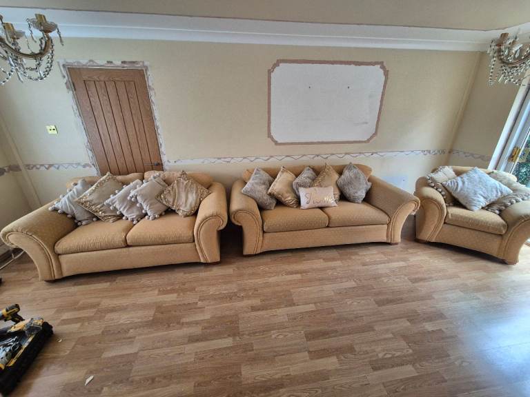 Free &S 3 seater, 2 seater settee and chair