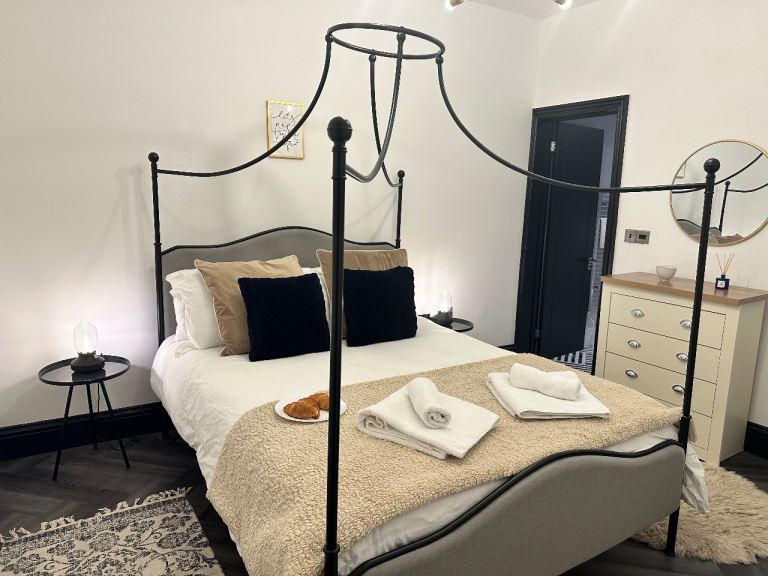 Large 2 bed 2 bath flat in Brighton (the lanes) for rent Long & Short term