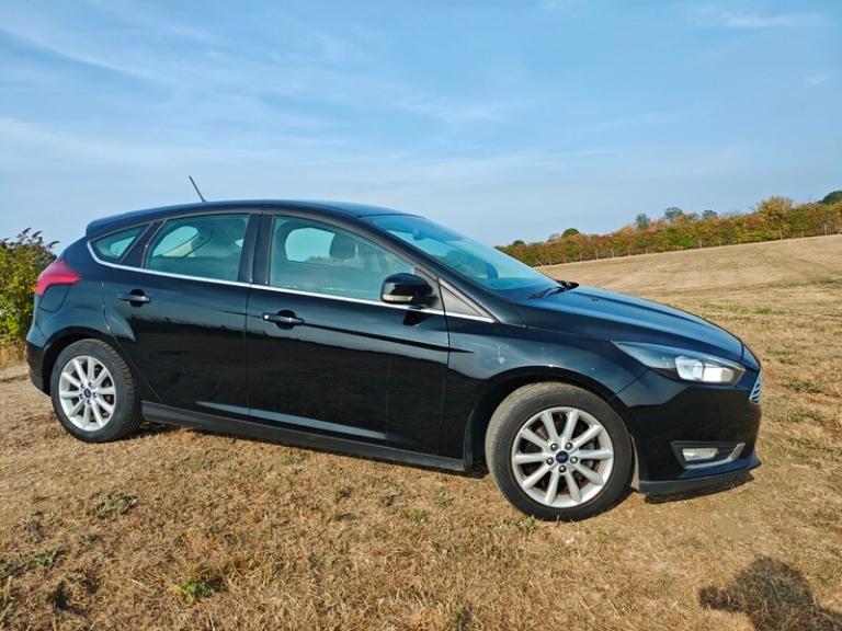 Ford Focus TITANIUM ulez car black petrol hatchback hpi clear manual