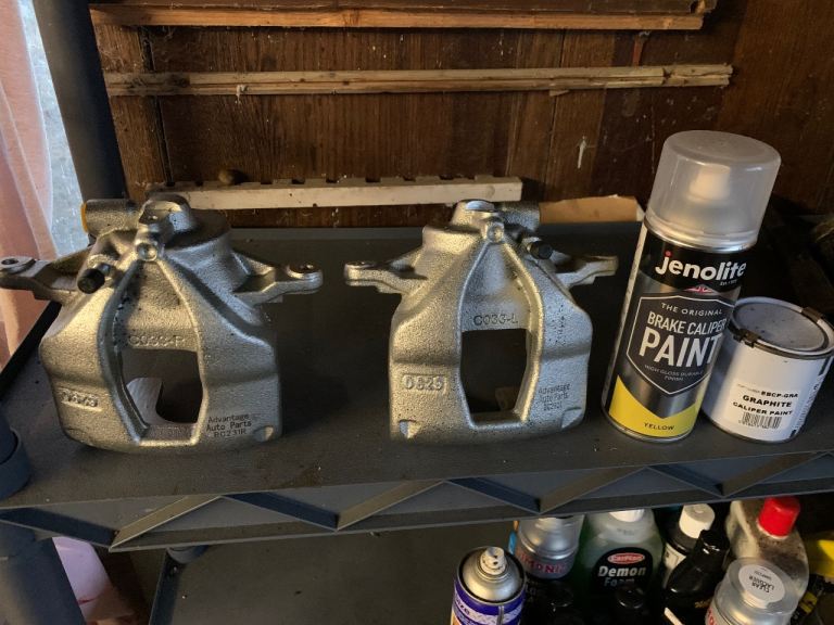 Abarth 500 front brake callipers and paint