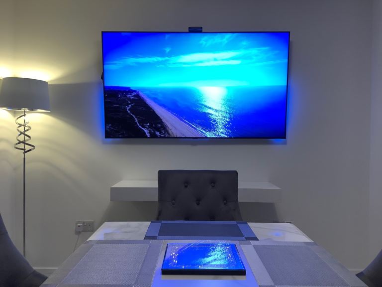 AS NEW 75” SAMSUNG SMART 4K CRYSTAL UHD HDR LED TV ALEXA GOOGLE ASST 