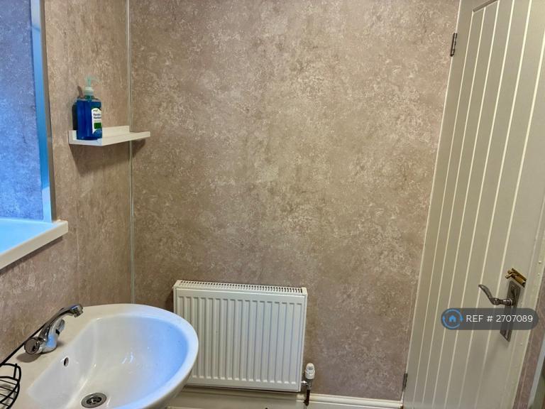 1 bedroom flat in Birmingham, Birmingham, B13 (1 bed) (#2707089)