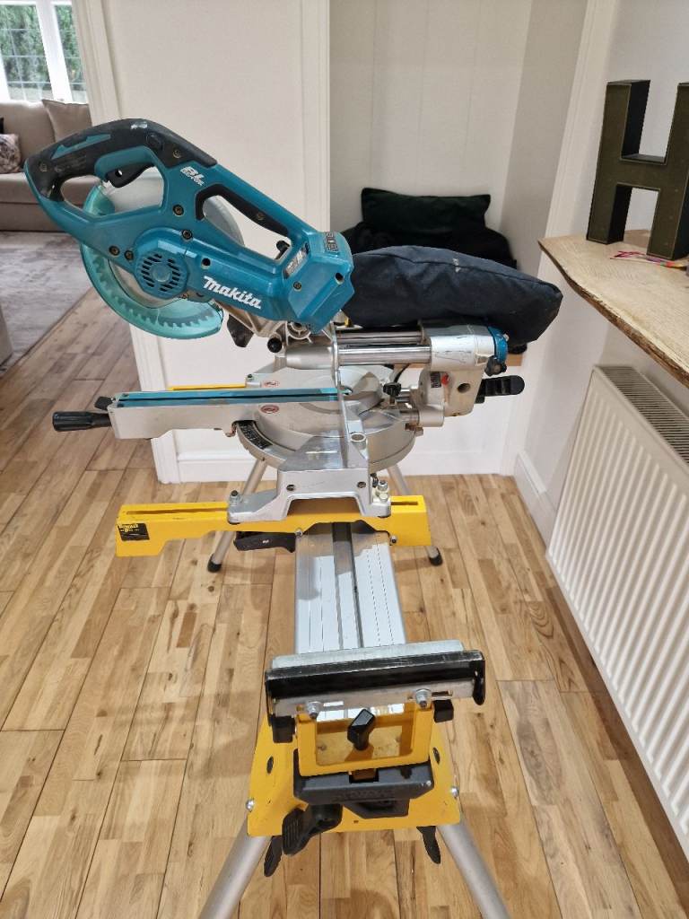 Makita DLS714 with dewalt stand and 2 batteries and charger