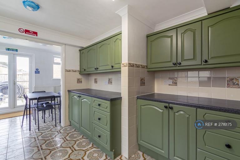 1 bedroom in Balfour Road, Ilford, IG1 (#2716175)