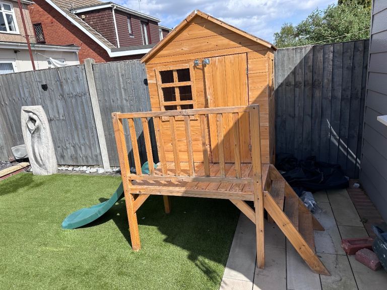 Playhouse hardly used