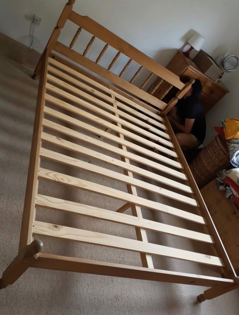 Solid wood King size bed in very good condition very strong not needed any more free delivery 