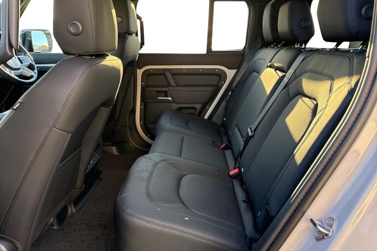 2025 Land Rover Defender 110 3.0 D250 MHEV X-Dynamic SE Auto 4WD Euro 6 (s/s) 5dr SUV Automatic