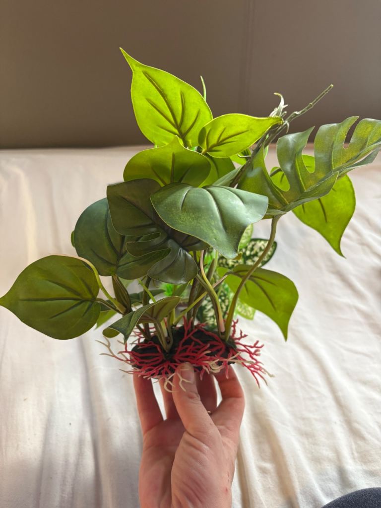 LOT 1 of 2 Fish tank aquarium plants or reptile vivarium 
