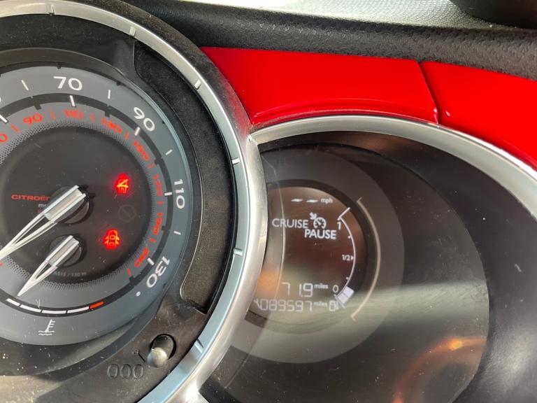 2013 Citroen DS3 1.6 e-HDi Airdream DStyle Red 3dr HATCHBACK Diesel Manual